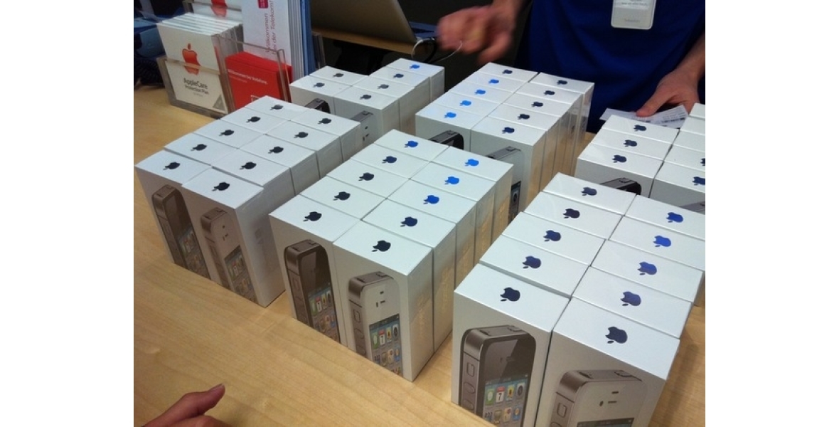 Iphone оптом. Склад айфонов. Много айфонов. Много коробок с айфонами. Айфоны опт.